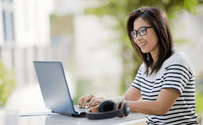 the women use laptop